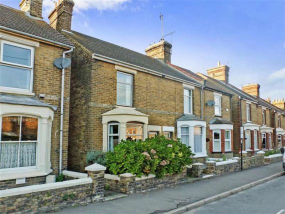 2 Bedroom End of Ter...